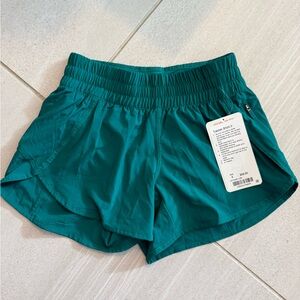 Lululemon tracker IV short. Size 6. New with tags
